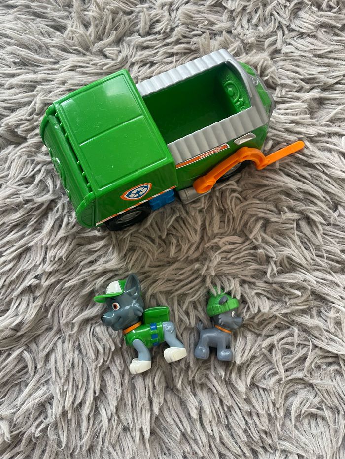 Véhicule pat patrouille et 2 figurines Rocky