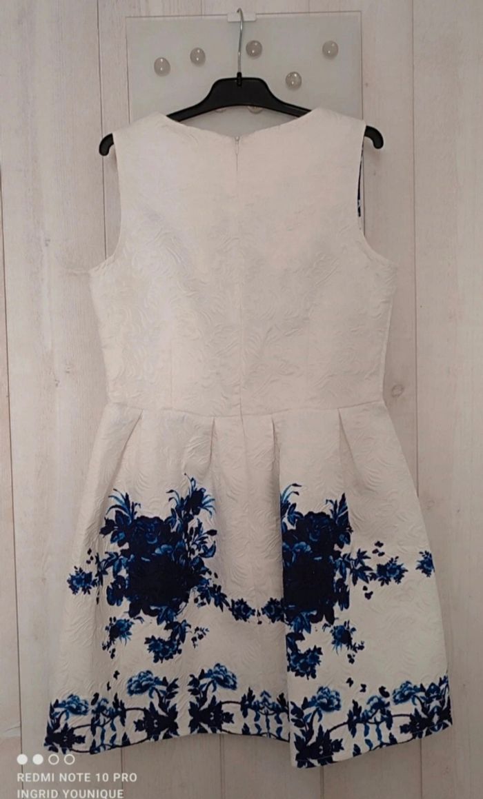 Robe blanche fleurs bleues taille S - photo numéro 2