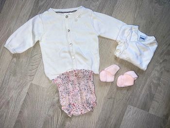 Ensemble 1 mois bébé fille bloomer Zara liberty fleurs gilet chaussons Bodie
