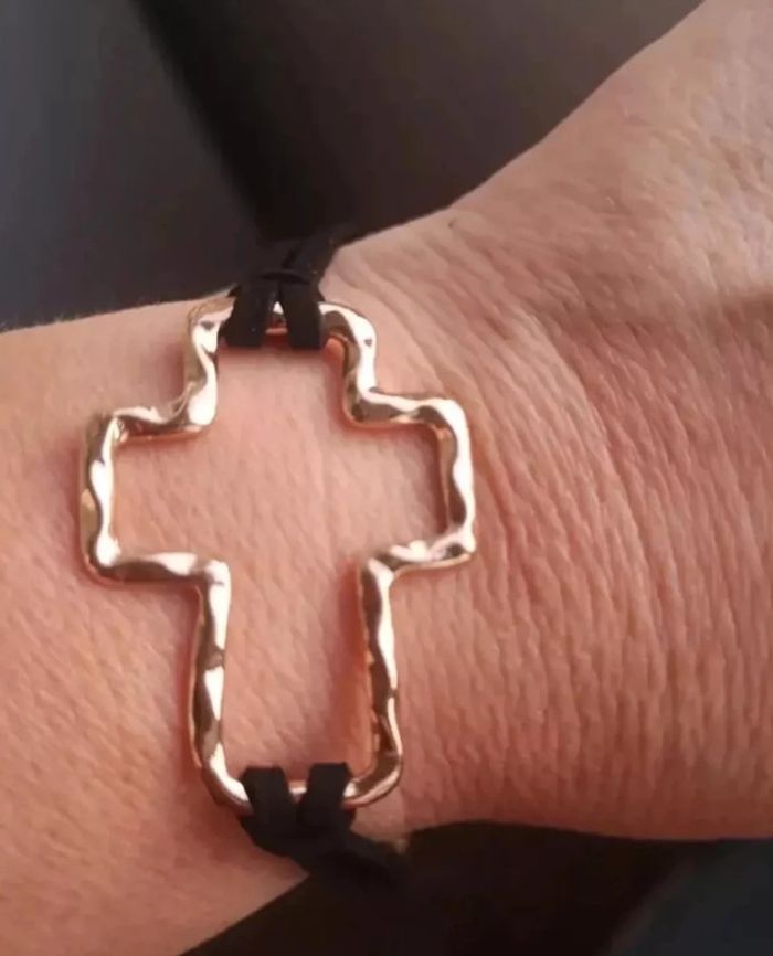 Bracelet cordon, grande croix, style Gothique, noir et doré - photo numéro 4