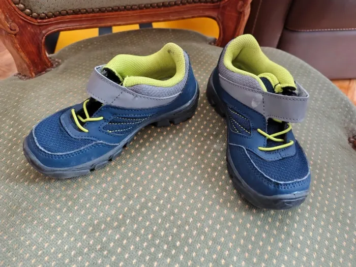 Chaussure de randonnée taille eu 28 queshua scratch