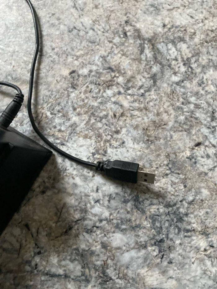 Chargeur pour batterie manette - photo numéro 5