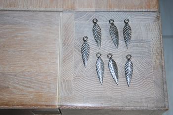 7 charms breloques pendentifs plume argentée