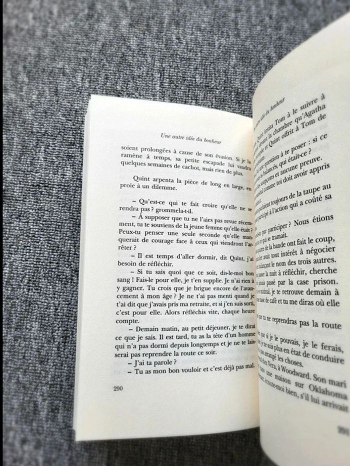 Livre Marc Levy – Une autre idée du bonheur – Roman broché – Édition Robert Laffont - photo numéro 5