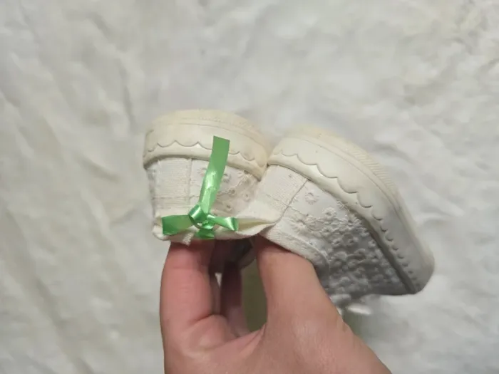 Basket broderie dentelle h&m taille 18/19 - photo numéro 2