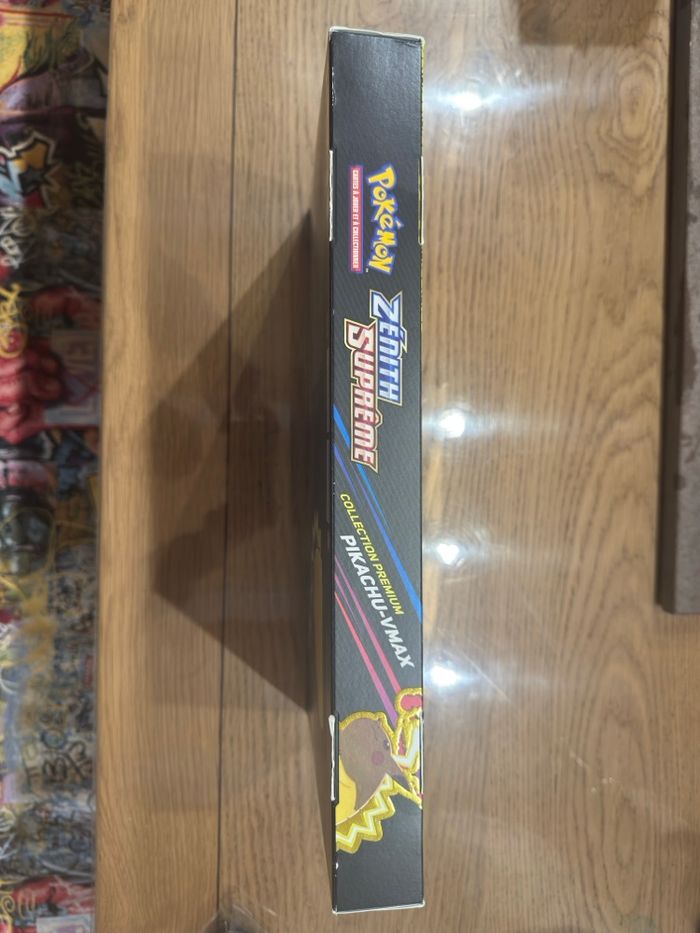Coffret Pikachu V-max Zénith suprême avec pins EB12.5