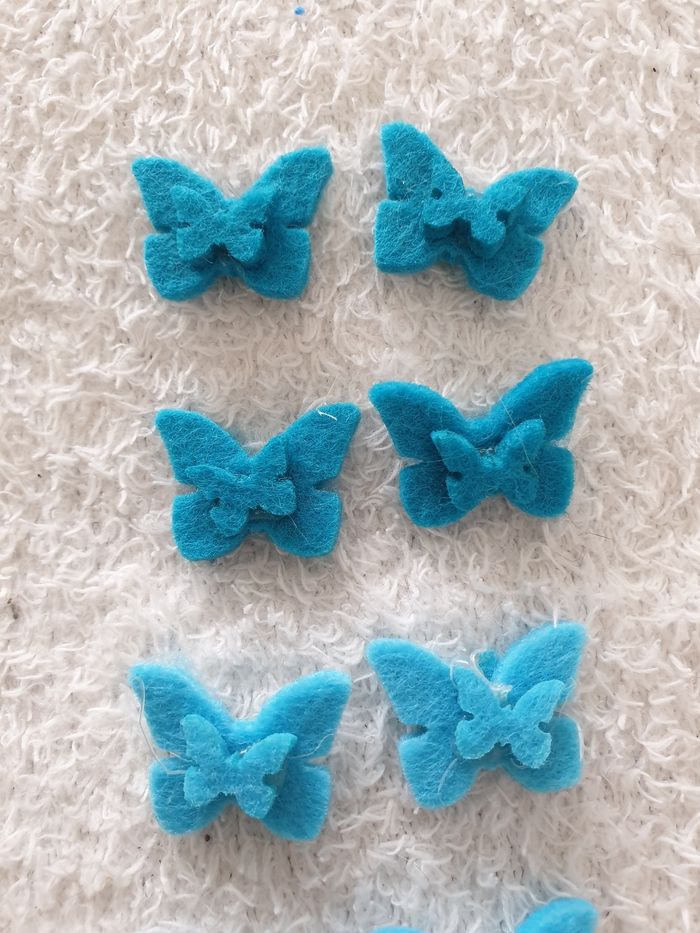 Lot de 9 petits papillons en feutrine - photo numéro 2
