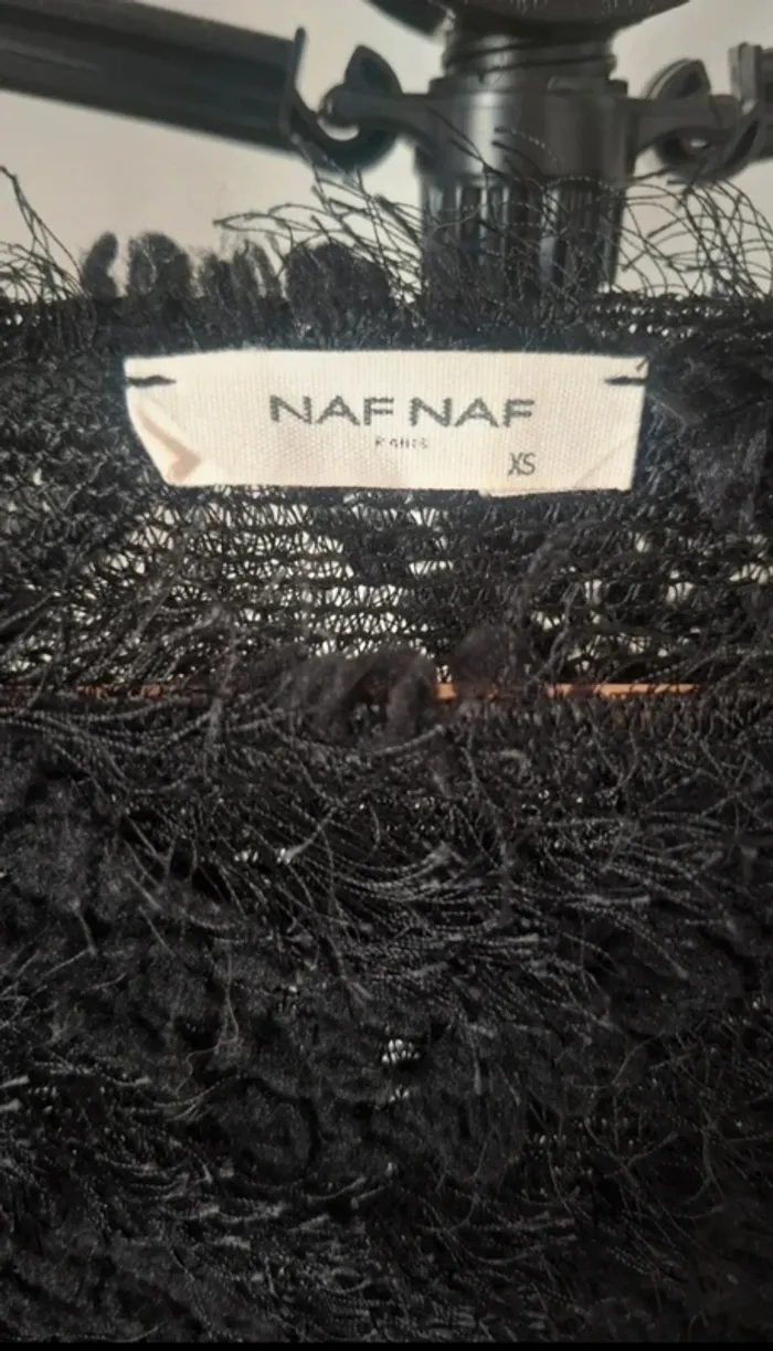 Pull duveteux, à poils noirs, semi ajouré "Naf Naf" - photo numéro 2
