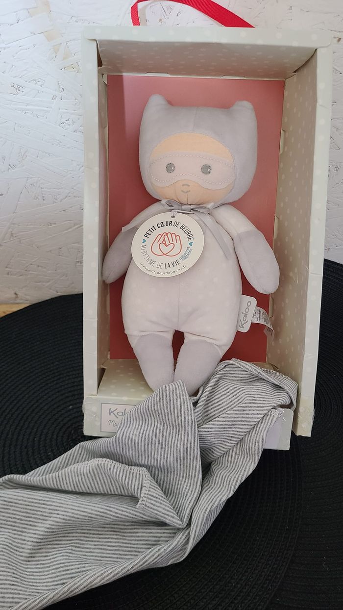 KALOO DOUDOU SUPER HEROS GRIS BEIGE MASQUE CAPE DETACHABLE COEUR ETAT NEUF