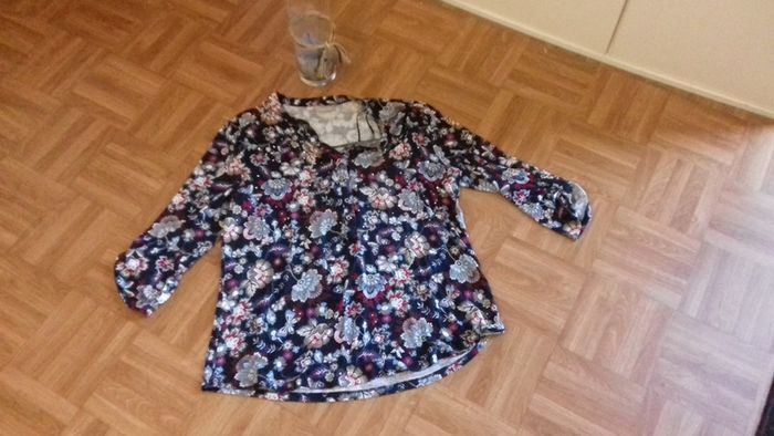 Top fleurie à brillants - photo numéro 7