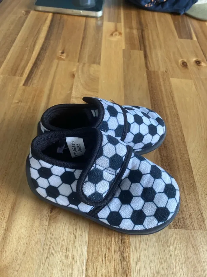 Chaussons taille 22 - photo numéro 2