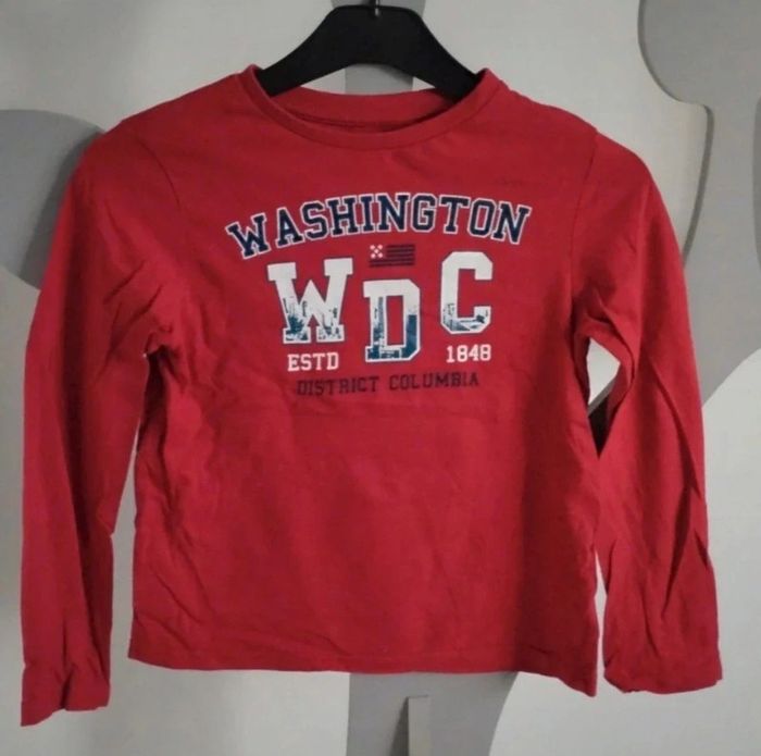 Tee-shirt manches longues rouge imprimé Kiabi taille 8 ans