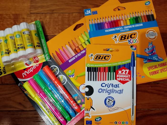 Lot fournitures scolaires