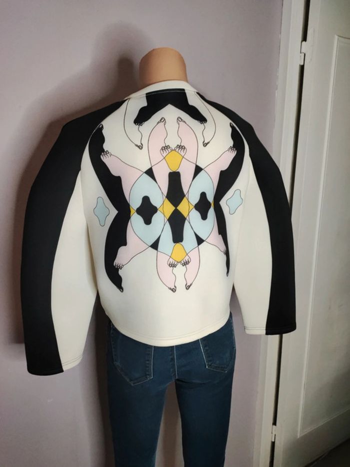 Sweat minju kim x h&M taille S - photo numéro 4