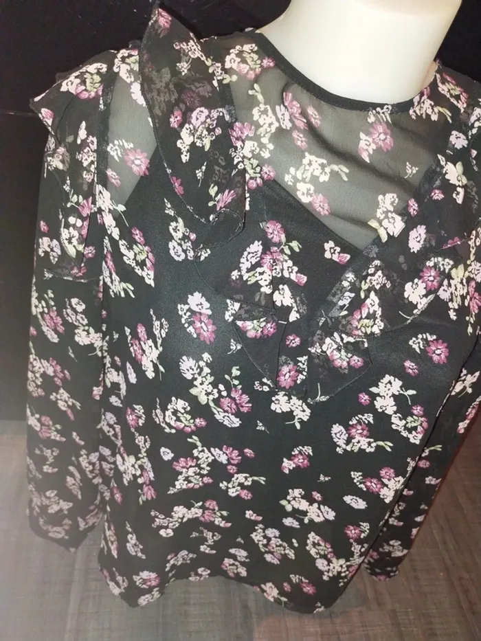 Joli blouse fleuri taille M vero moda - photo numéro 7