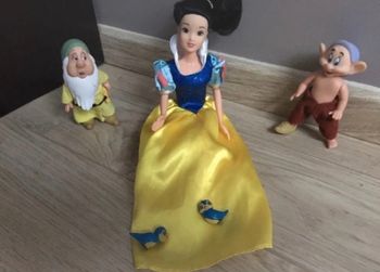 Barbie blanche neige