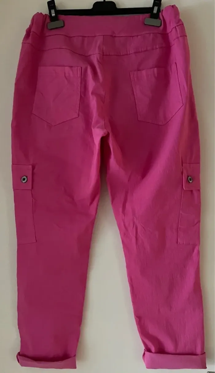 Pantalon Glossy neuf - photo numéro 2