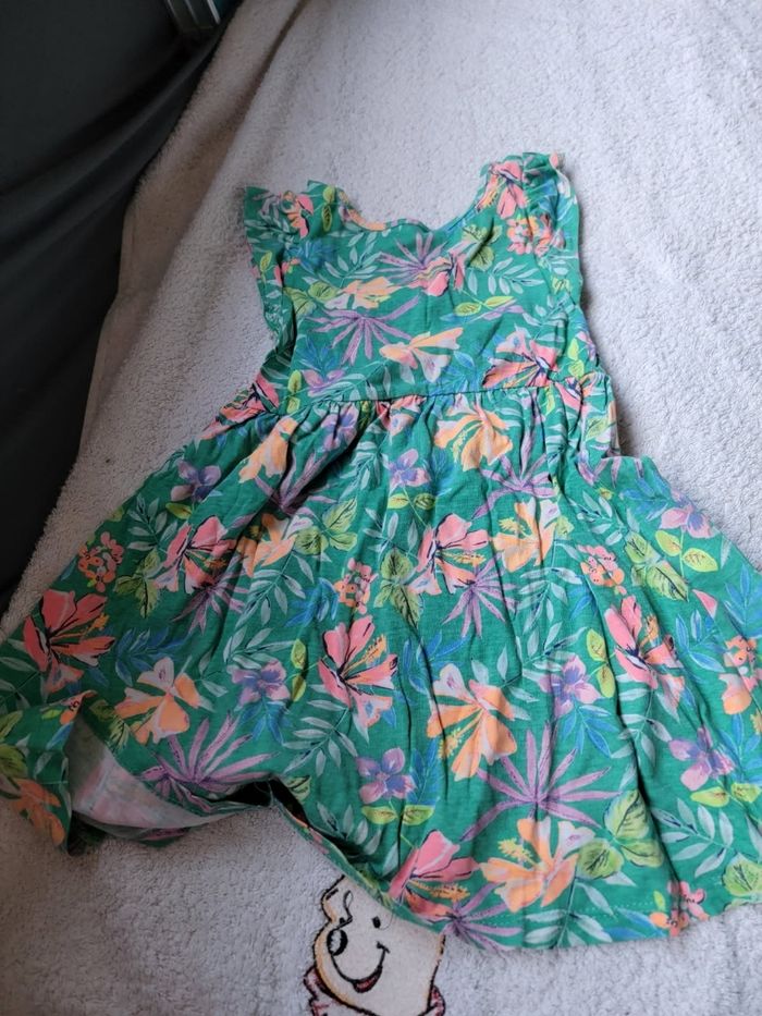 Lot de 1 robes et un gilet