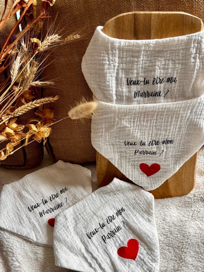 Bavoir  pour demande marraine - photo numéro 3