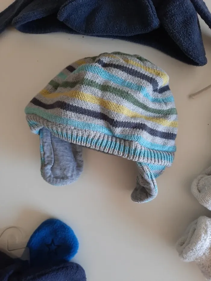 lot bonnet moufle chaussettes - photo numéro 4