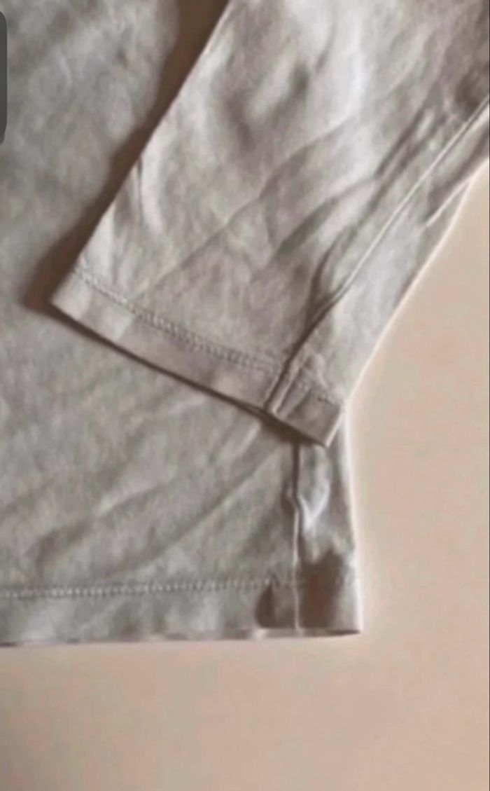 T-shirt / Sous-pull à manches longues TRÈS BON ÉTAT pour garçon taille 4 ans couleur blanc - photo numéro 4