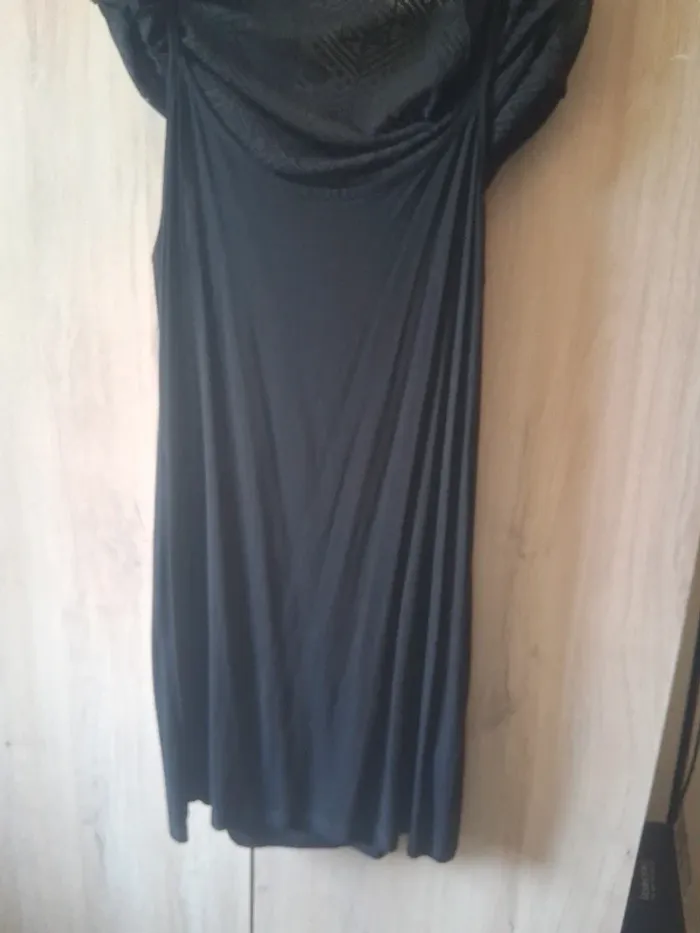 Robe noire dentelle - photo numéro 4