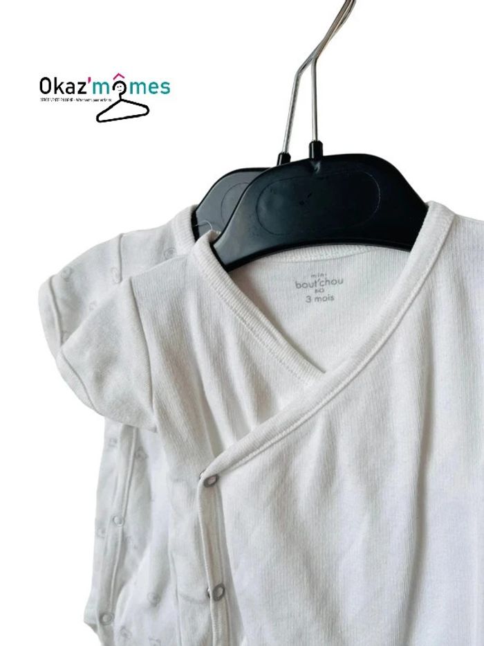 LOT DE 2 bodies manches courtes (blanc + oursons)- Bout'chou 3 mois - photo numéro 2