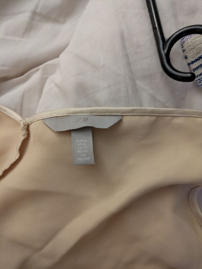 Top effet satin H&M - photo numéro 3