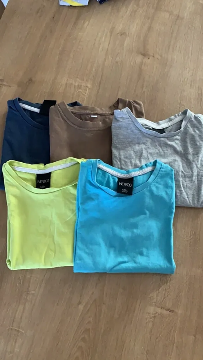 Lot 5 T shirts