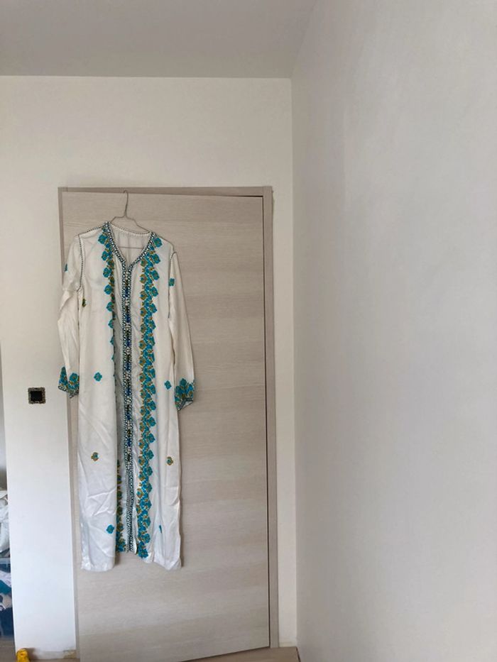 Djellaba / vêtement de cérémonie blanc et bleu 38 / 40 - photo numéro 2
