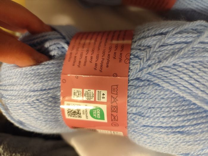 4 pelotes bleu ciel - photo numéro 4