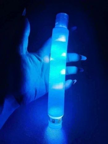 Tube sensoriel étirable lumineux bleu Snoezelen