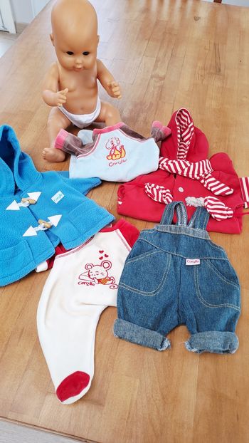 Poupon bébé Corolle et ses habits