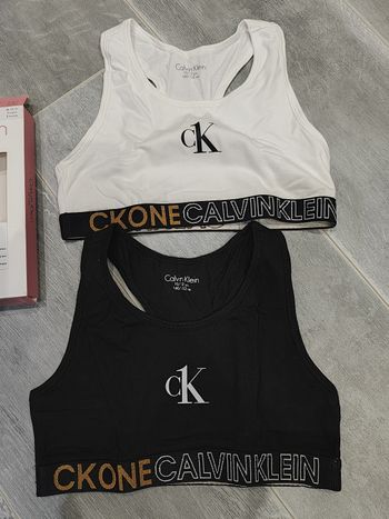 2 brassières en 10/12 ans