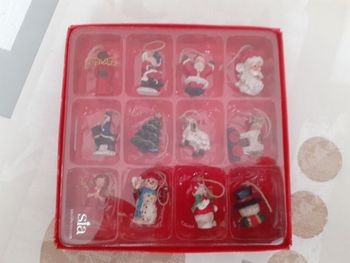 12 figurines de noël