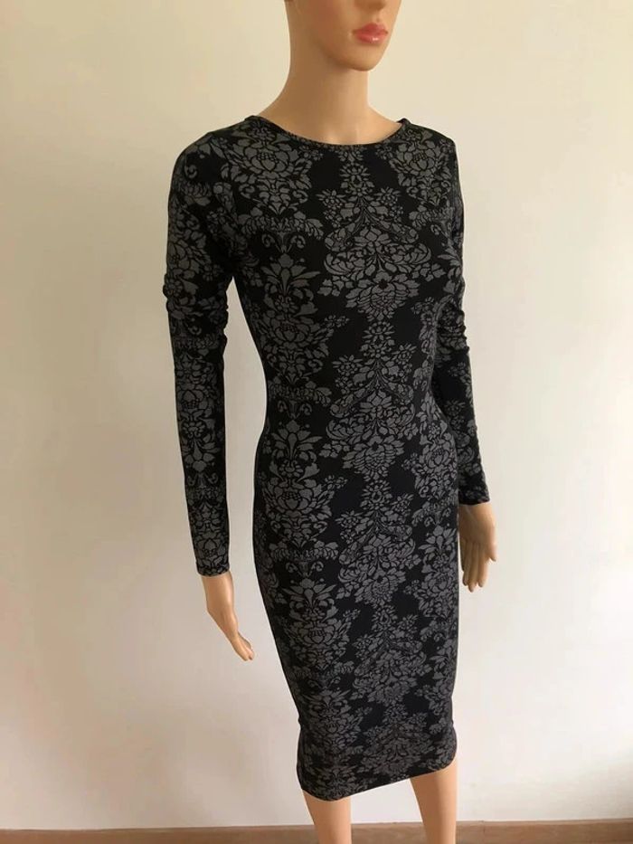 Robe noire et argentée mi longue Boohoo taille 36 jamais portée - photo numéro 2