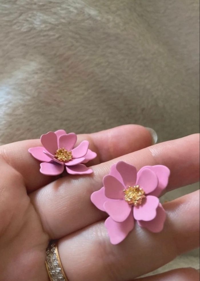 Petites boucles d’oreilles NEUVES 🌸 forme de fleurs couleur rose - photo numéro 5