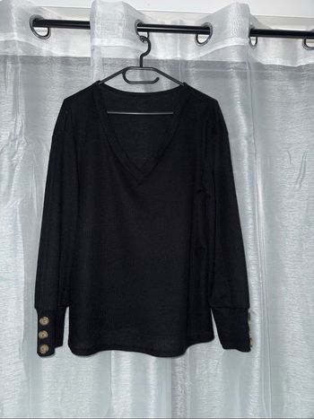 Pull col V avec boutons sur les manches - Taille M - Bon état