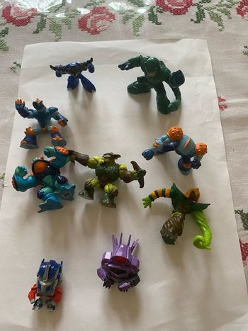 Lot de 9 figurines gormiti et Marvel super héros