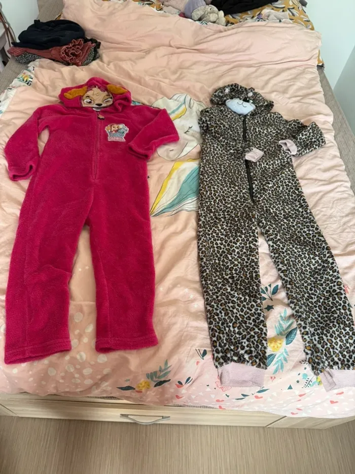 Deux pyjamas grenouillère