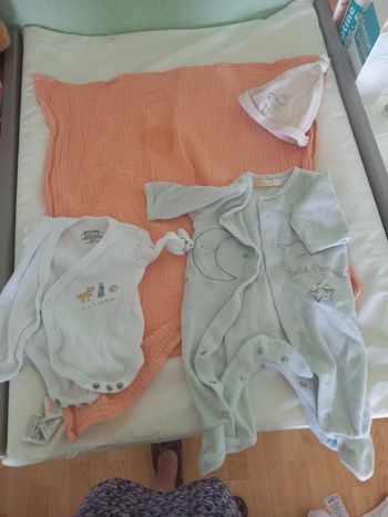 Pyjama et Bodys de naissance