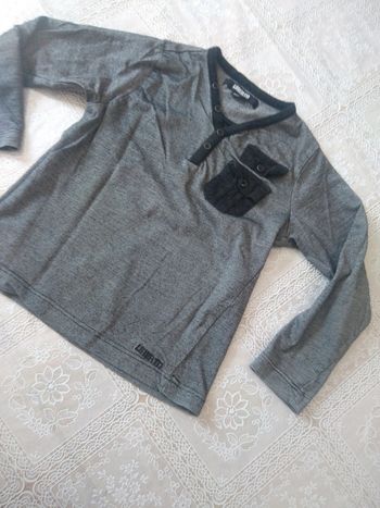 Tee-shirt gris noir 4 ans