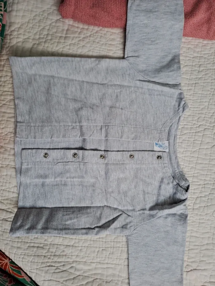 Lot 2 gilets 12 mois - photo numéro 3