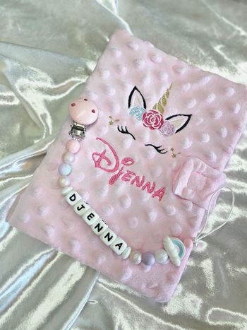 Protége carnet de santé + attache tétine