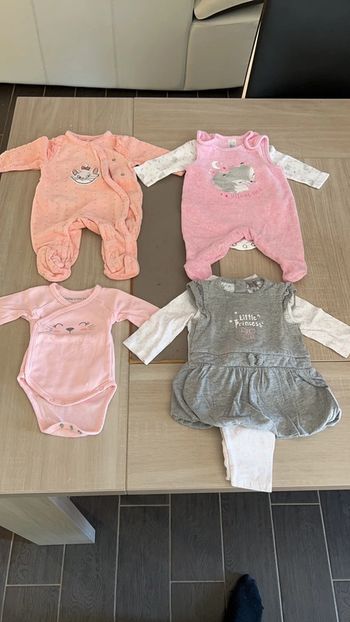 Vêtements fille 1 mois