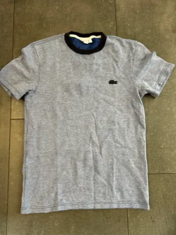 TEE shirt Lacoste taille xs