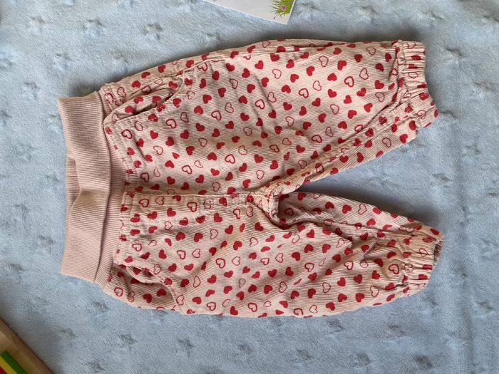 pantalon velours rose motifs coeurs fuchsia taille élastique lupilu 3/6 mois - photo numéro 3
