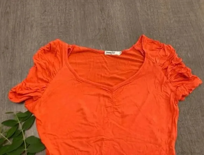 T-shirt col V manches originales - photo numéro 2