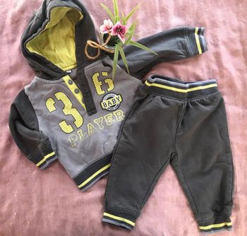 Ensemble jogging taille 6 mois
