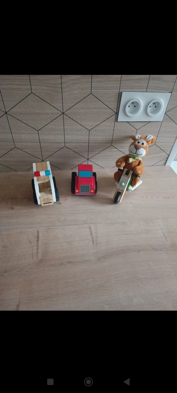 Jouet véhicule en bois